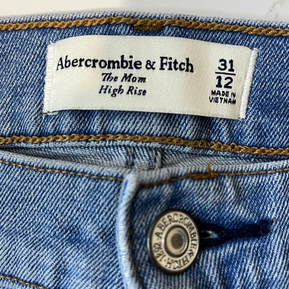 Abercrombie & Fitch The Mom High Rise Distressed Light Wash Jeans size 31 - Picture 5 of 6